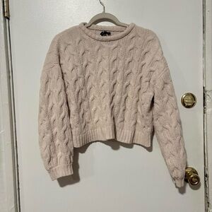 Cute cream slightly cropped cable knit sweater‎ super soft med